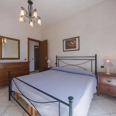 Marcella By Interhome مارينا دي بييتراسانْت