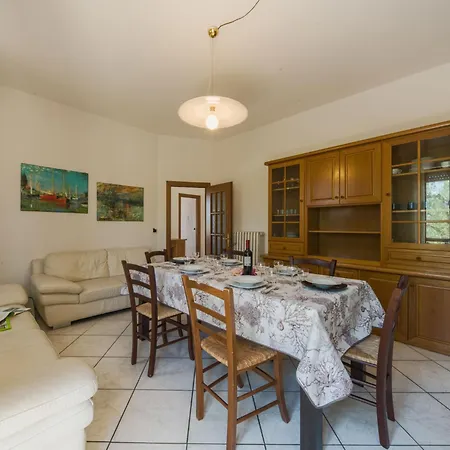 Marcella By Interhome مارينا دي بييتراسانْت